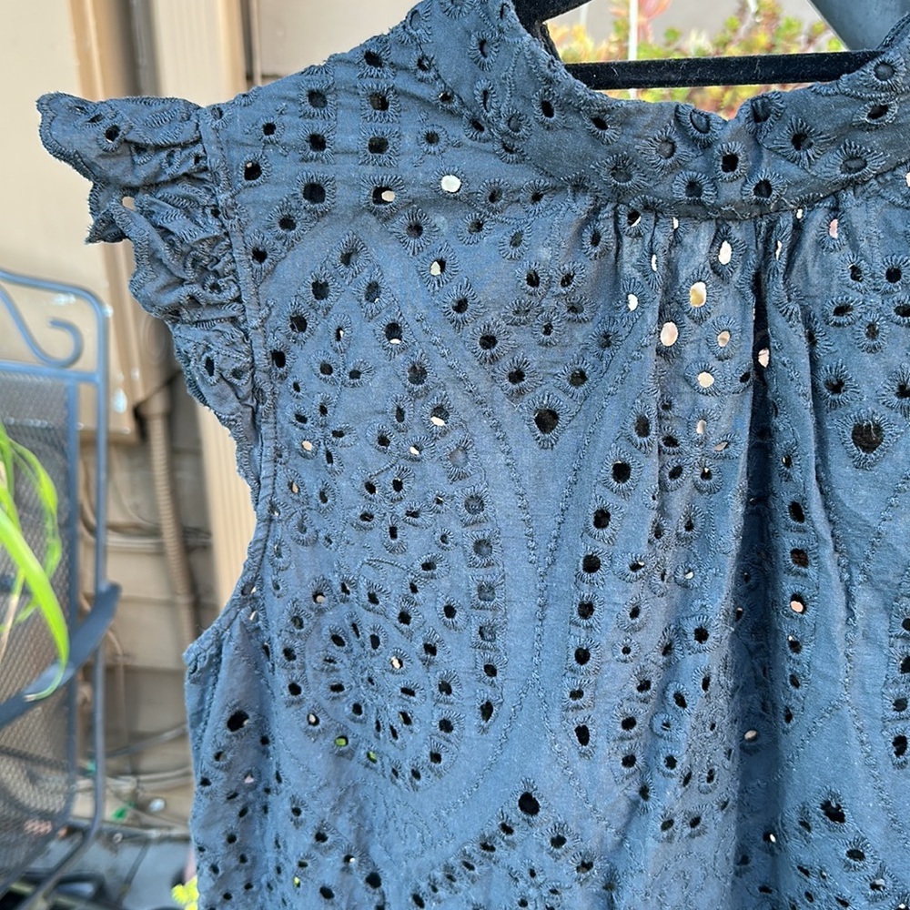 L Tall Banana Republic sweet eyelet muscle top w little flare sleeves, in black - Picture 2 of 12